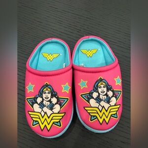 Wonder Woman comic book- Blue and Yellow Logo . Size 11-12